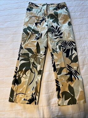 Hillard & Hanson Beige, Olive and Black Leaf-Print Capris